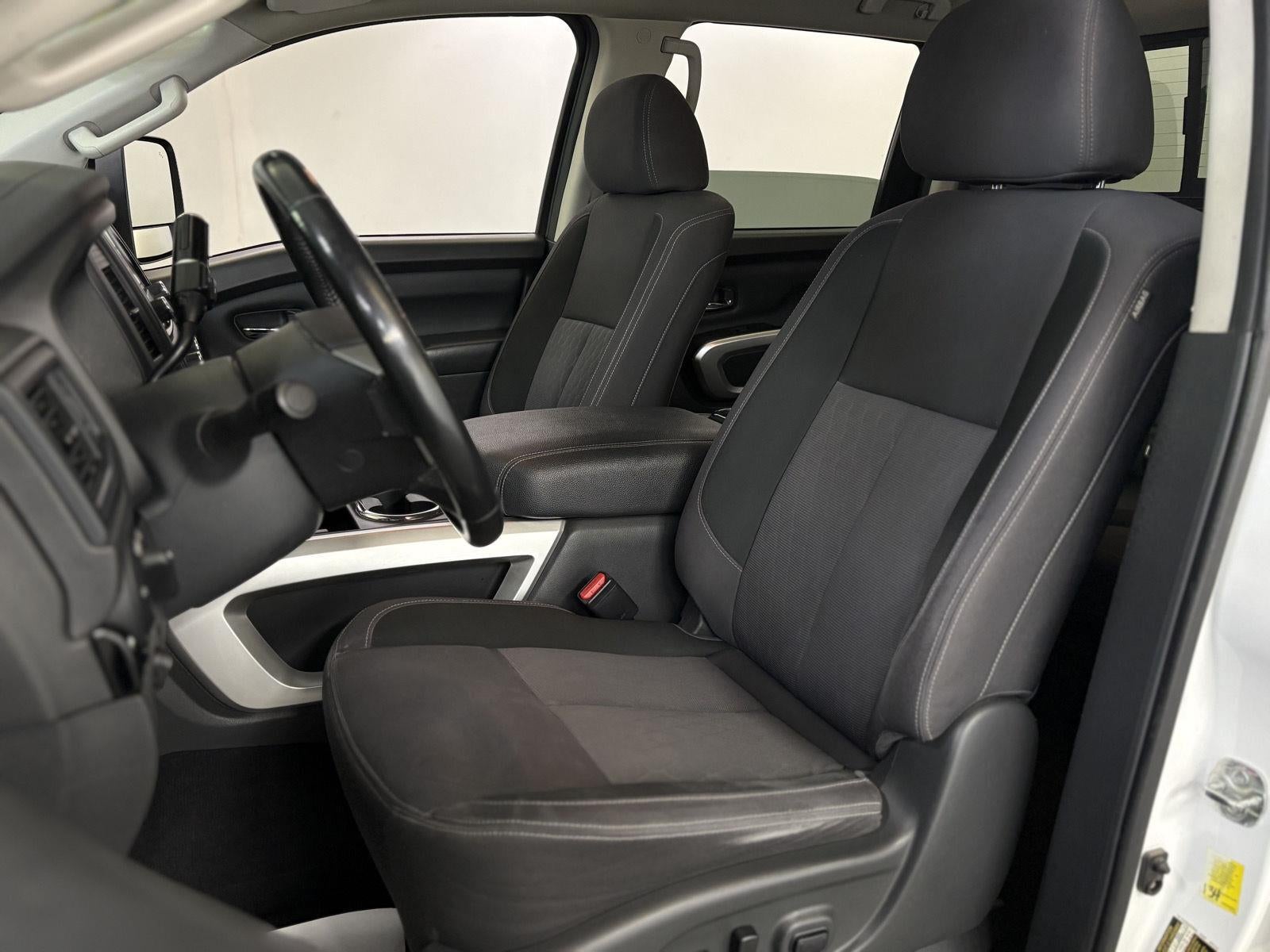 2023 Nissan Titan SV