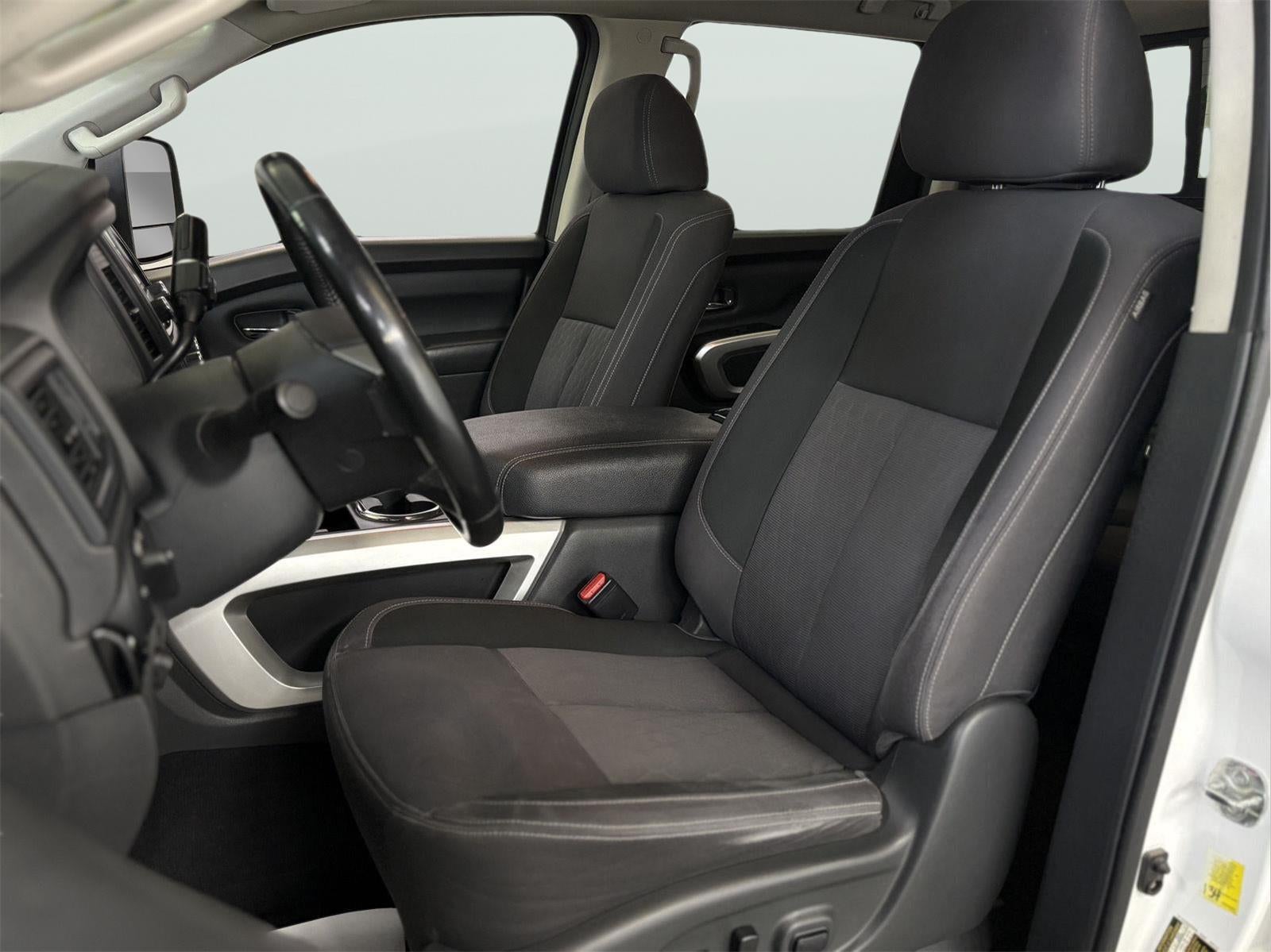 2023 Nissan Titan SV