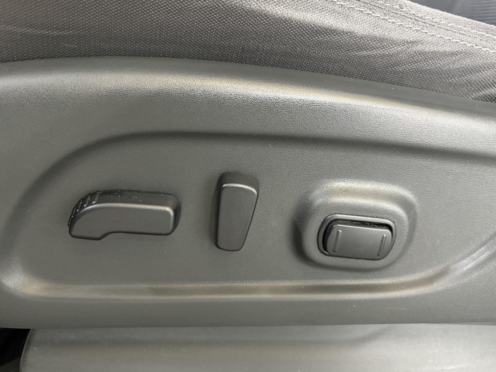 2023 Nissan Titan SV