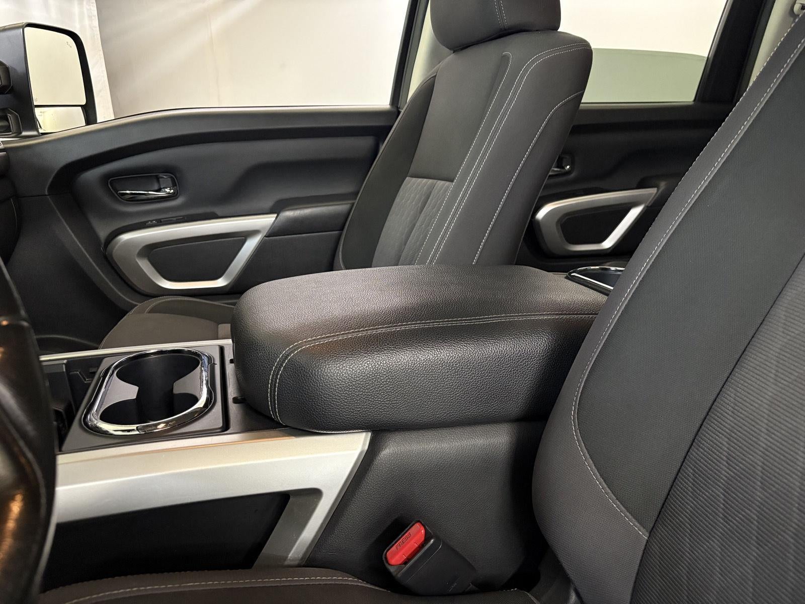 2023 Nissan Titan SV