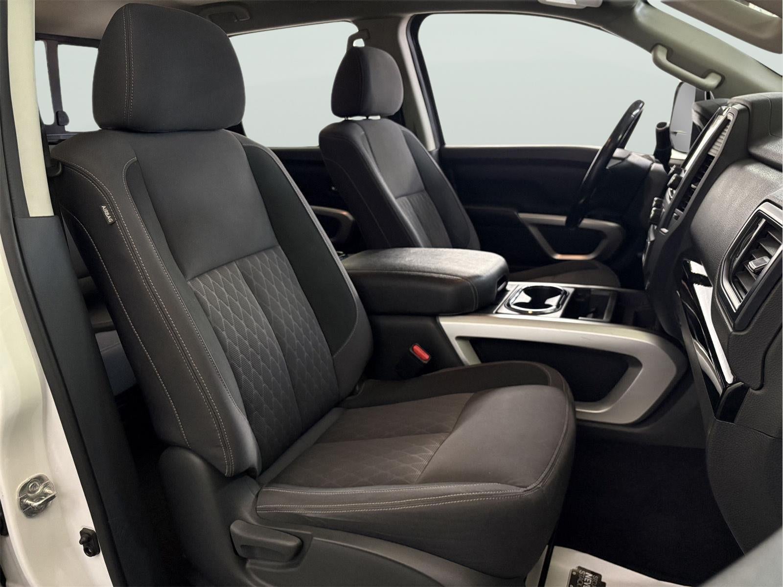 2023 Nissan Titan SV