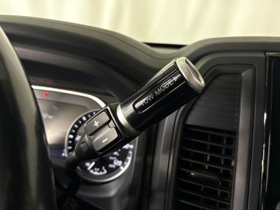 2023 Nissan Titan SV