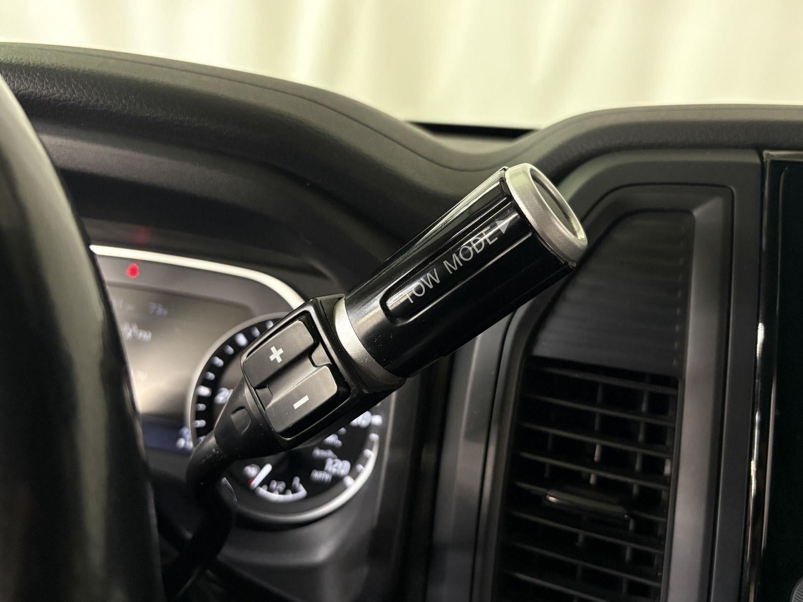 2023 Nissan Titan SV