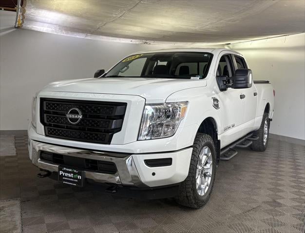 2023 Nissan Titan SV