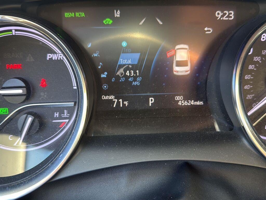 2019 Toyota Camry Hybrid XLE