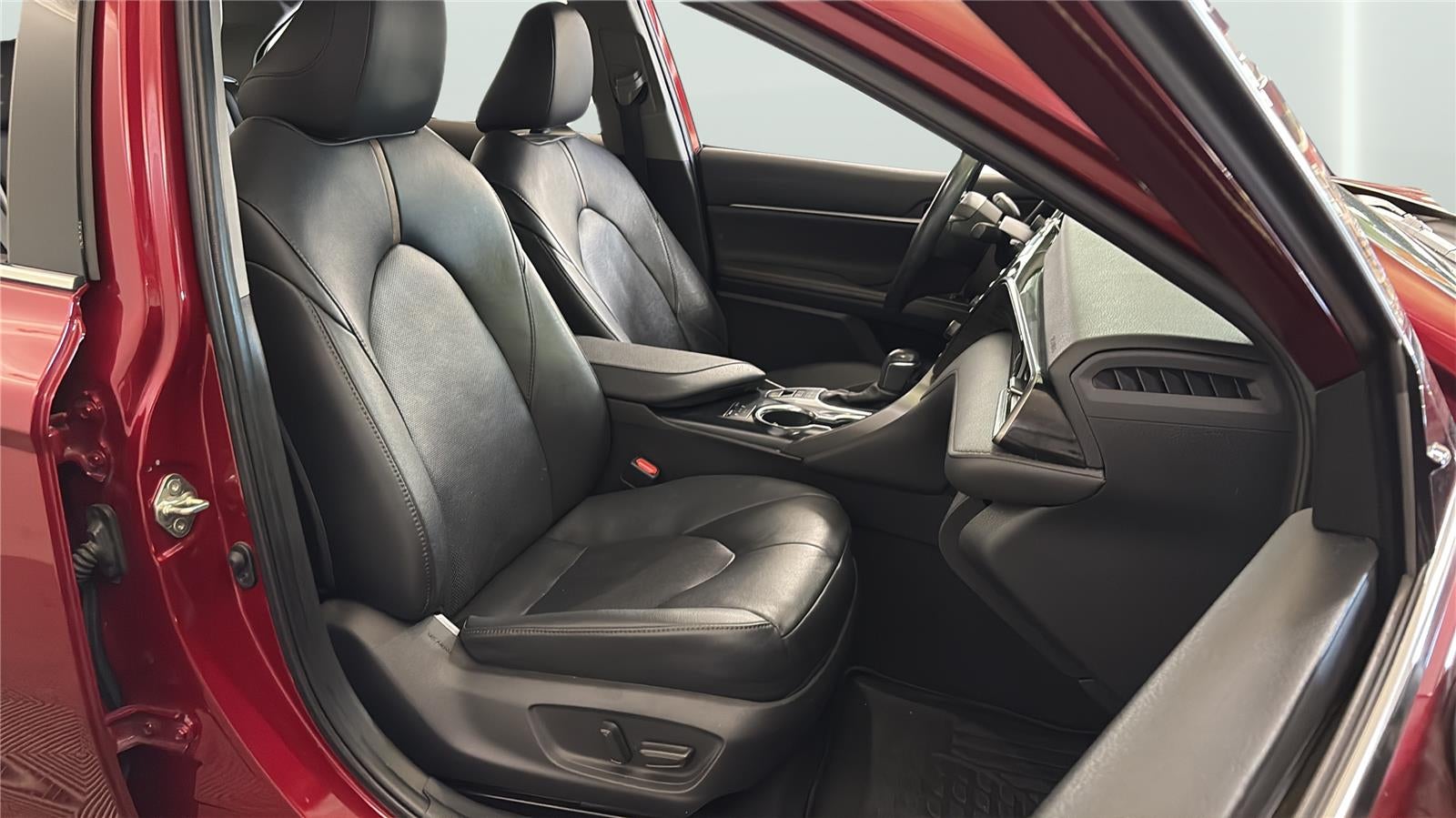 2020 Toyota Camry Hybrid XLE