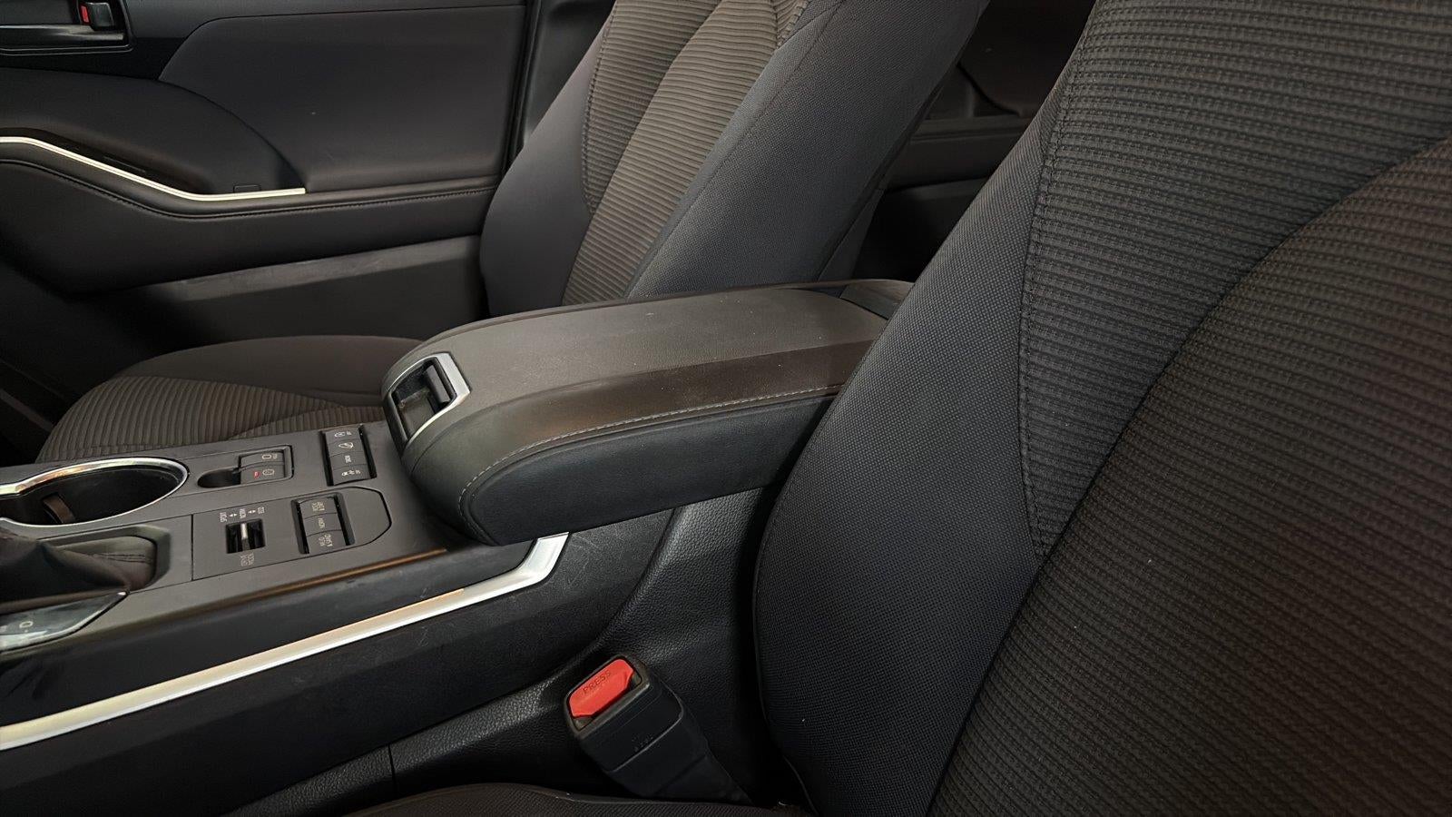 2020 Toyota Highlander LE