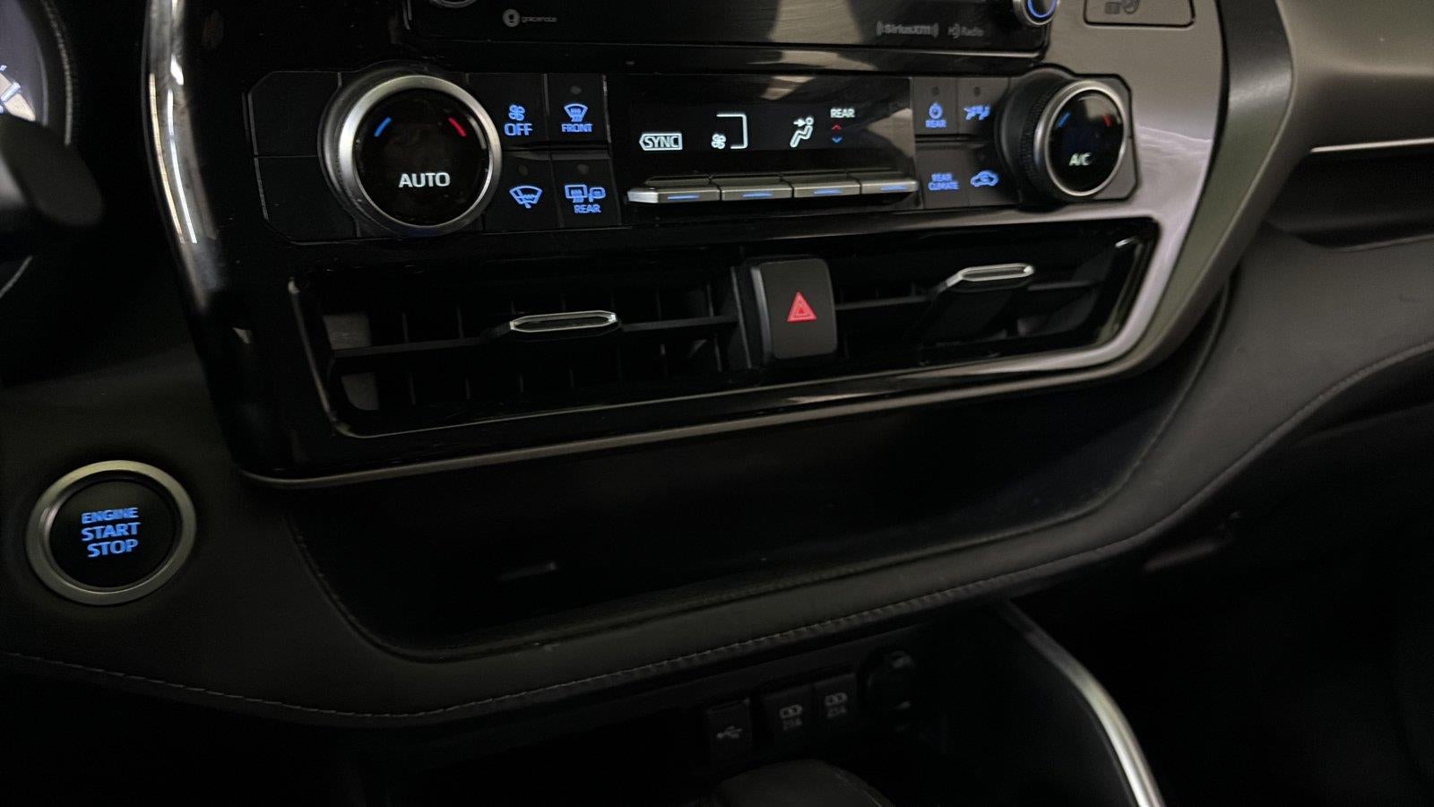 2020 Toyota Highlander LE