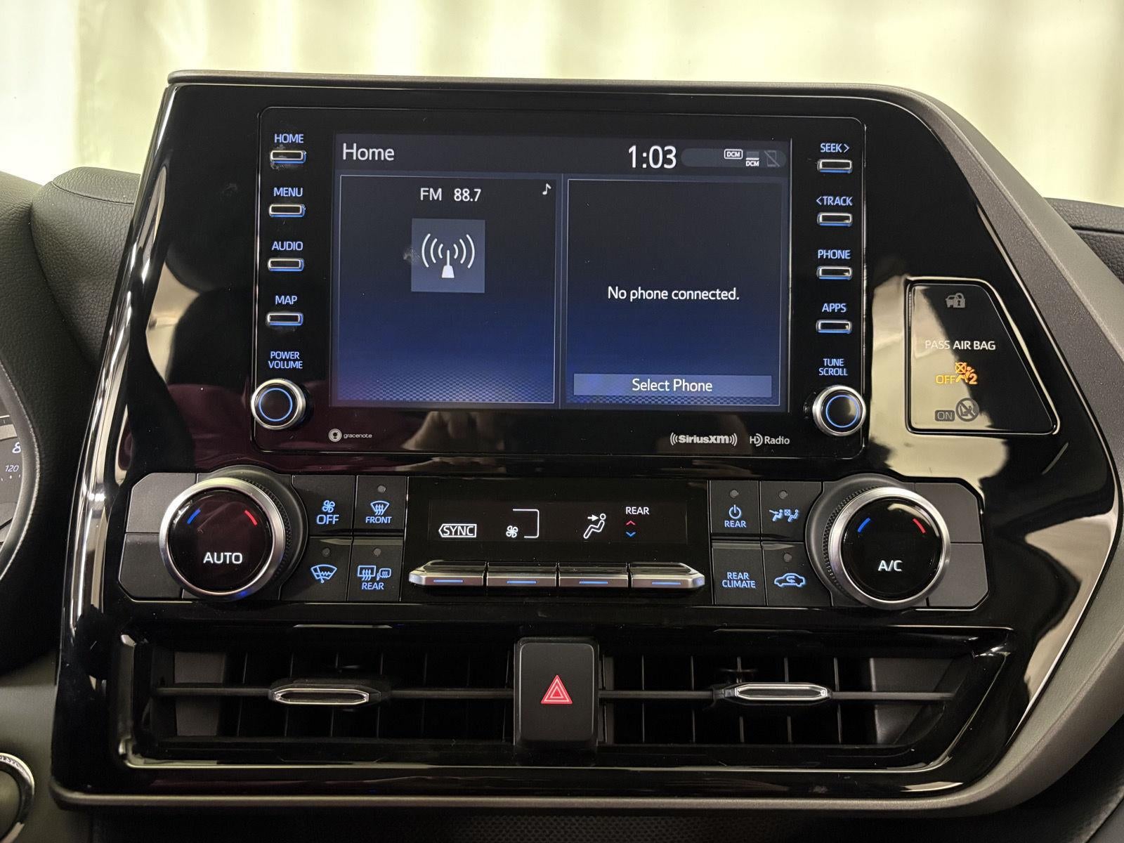 2022 Toyota HIGHLANDER LE