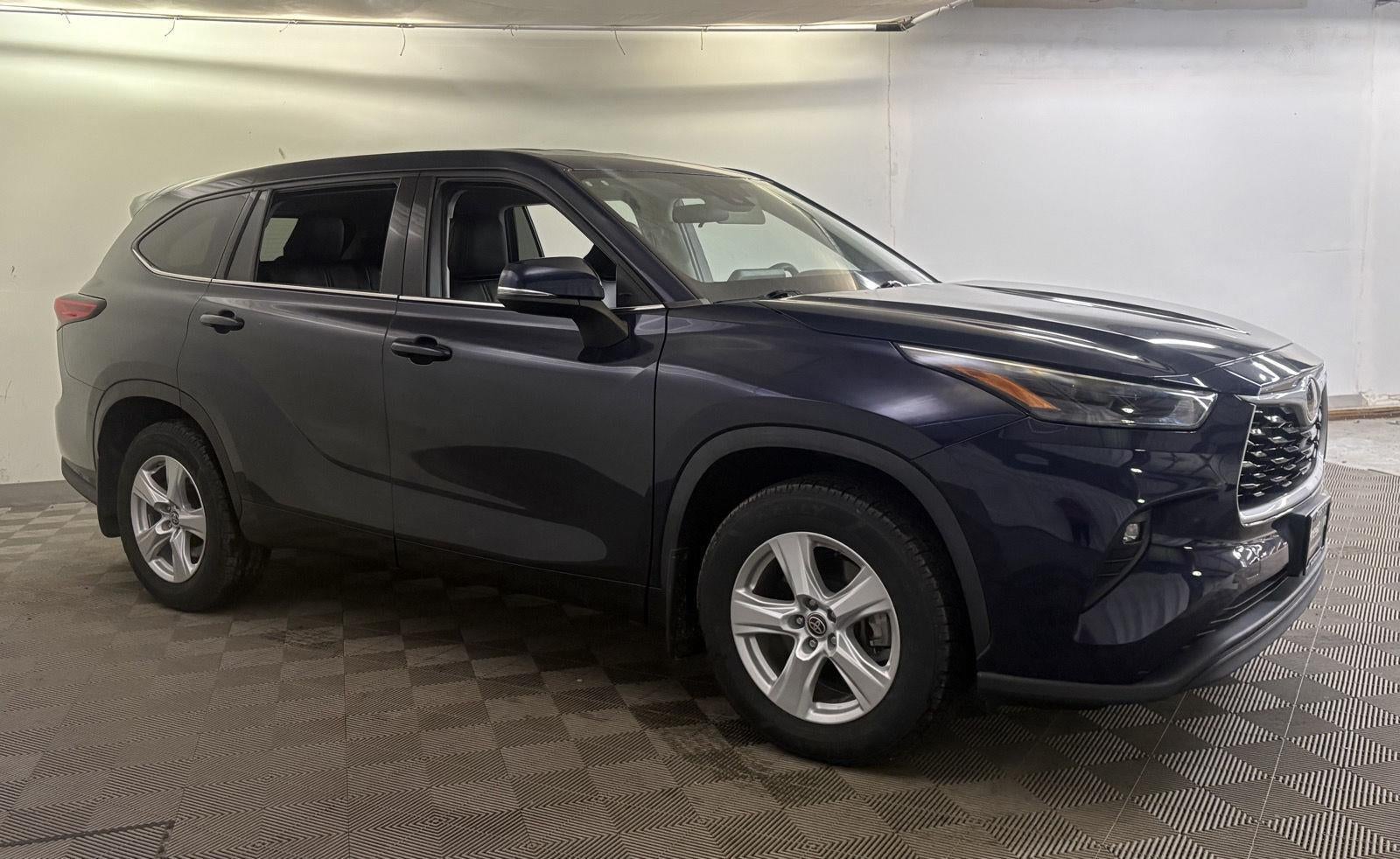 2022 Toyota HIGHLANDER LE