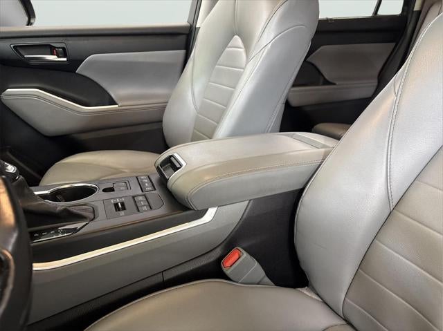 2021 Toyota HIGHLANDER XLE