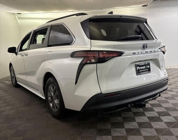 2021 Toyota SIENNA XLE XLE