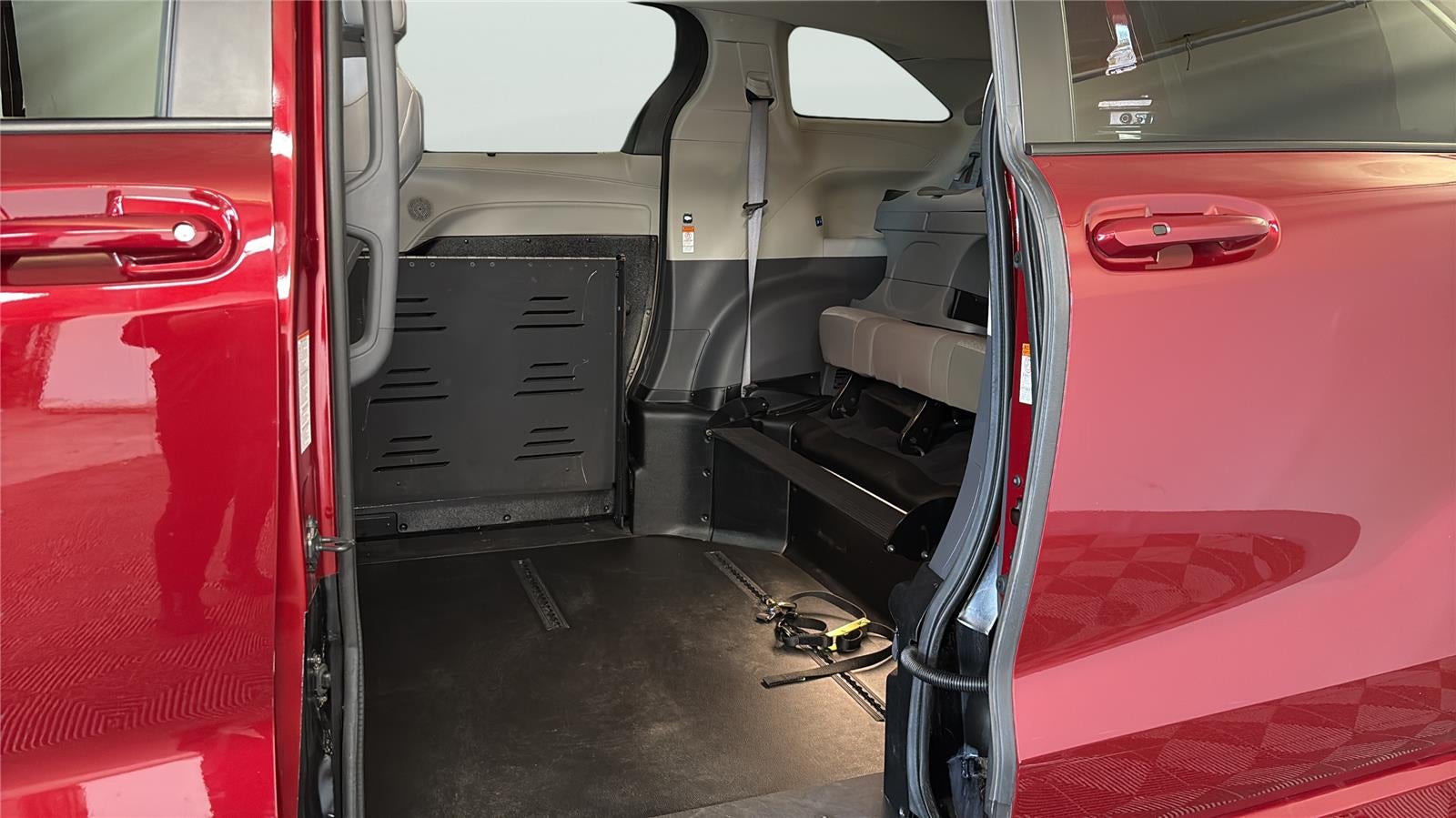 2023 Toyota Sienna LE 8-Passenger