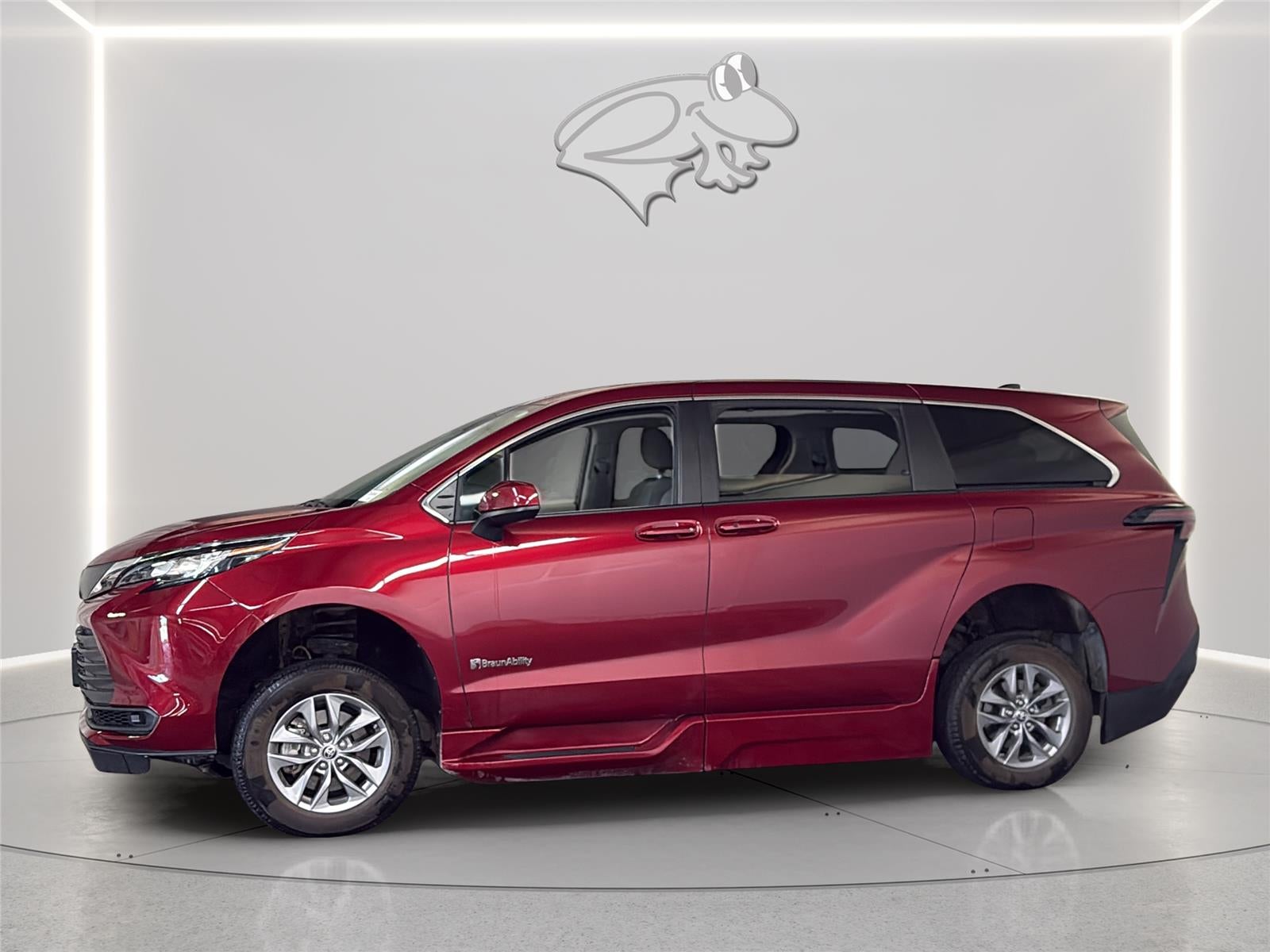 2023 Toyota Sienna LE 8-Passenger