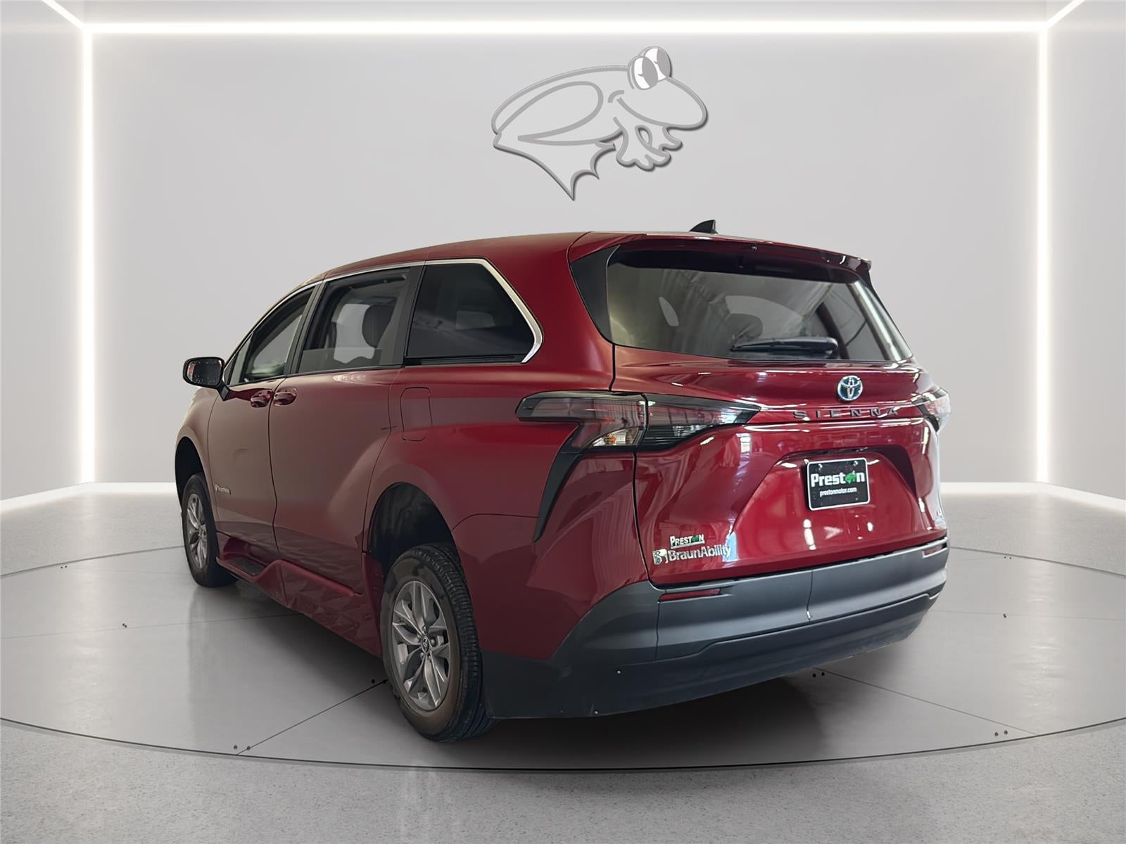 2023 Toyota Sienna LE 8-Passenger
