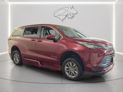 2023 Toyota Sienna LE 8-Passenger