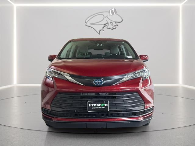 2023 Toyota Sienna LE 8-Passenger