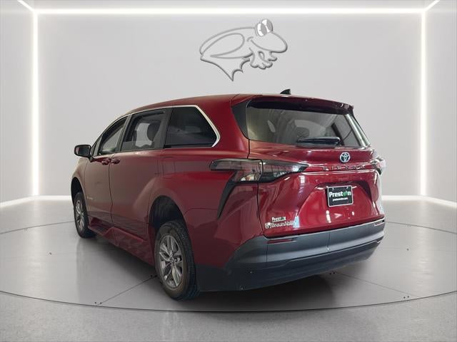 2023 Toyota Sienna LE 8-Passenger