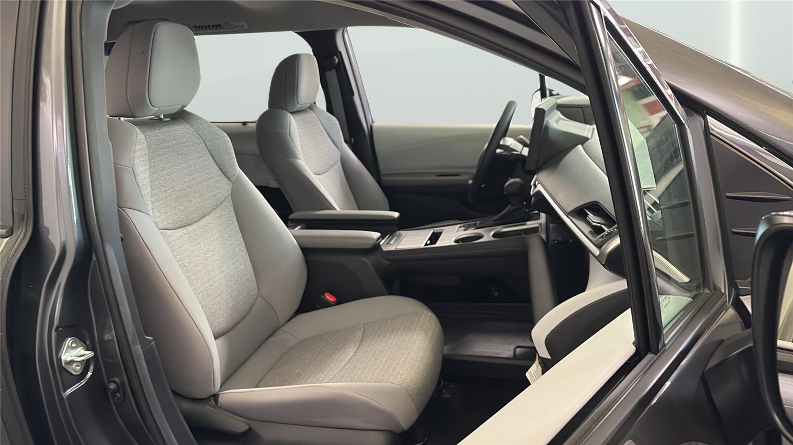 2025 Toyota Sienna LE 8-Passenger