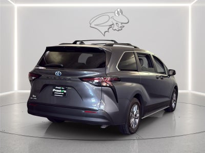 2025 Toyota Sienna LE 8-Passenger