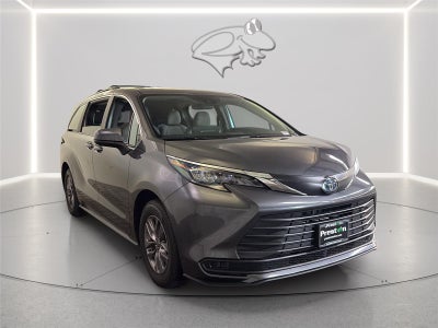 2025 Toyota Sienna LE 8-Passenger
