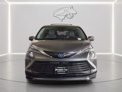 2025 Toyota Sienna LE 8-Passenger