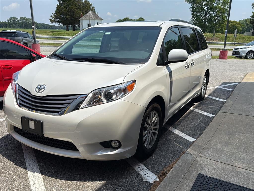 2016 Toyota Sienna XLE 8-Passenger