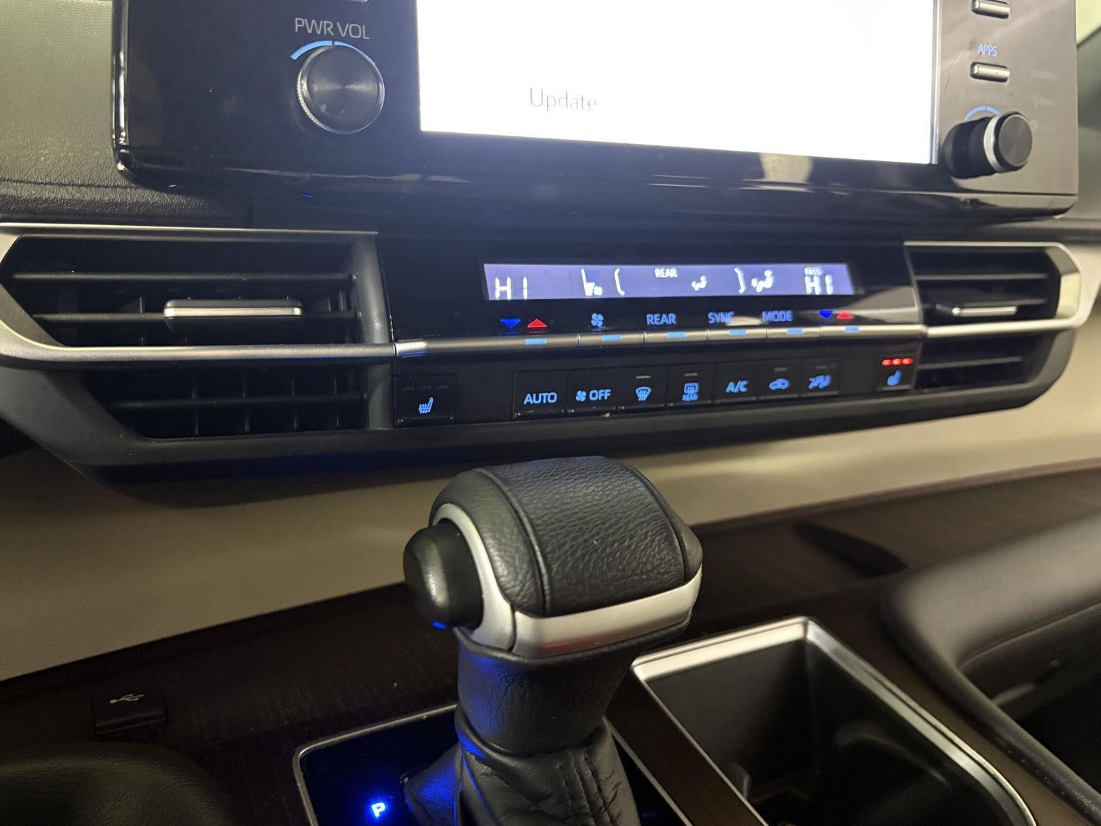 2022 Toyota SIENNA XLE XLE 8-Passenger