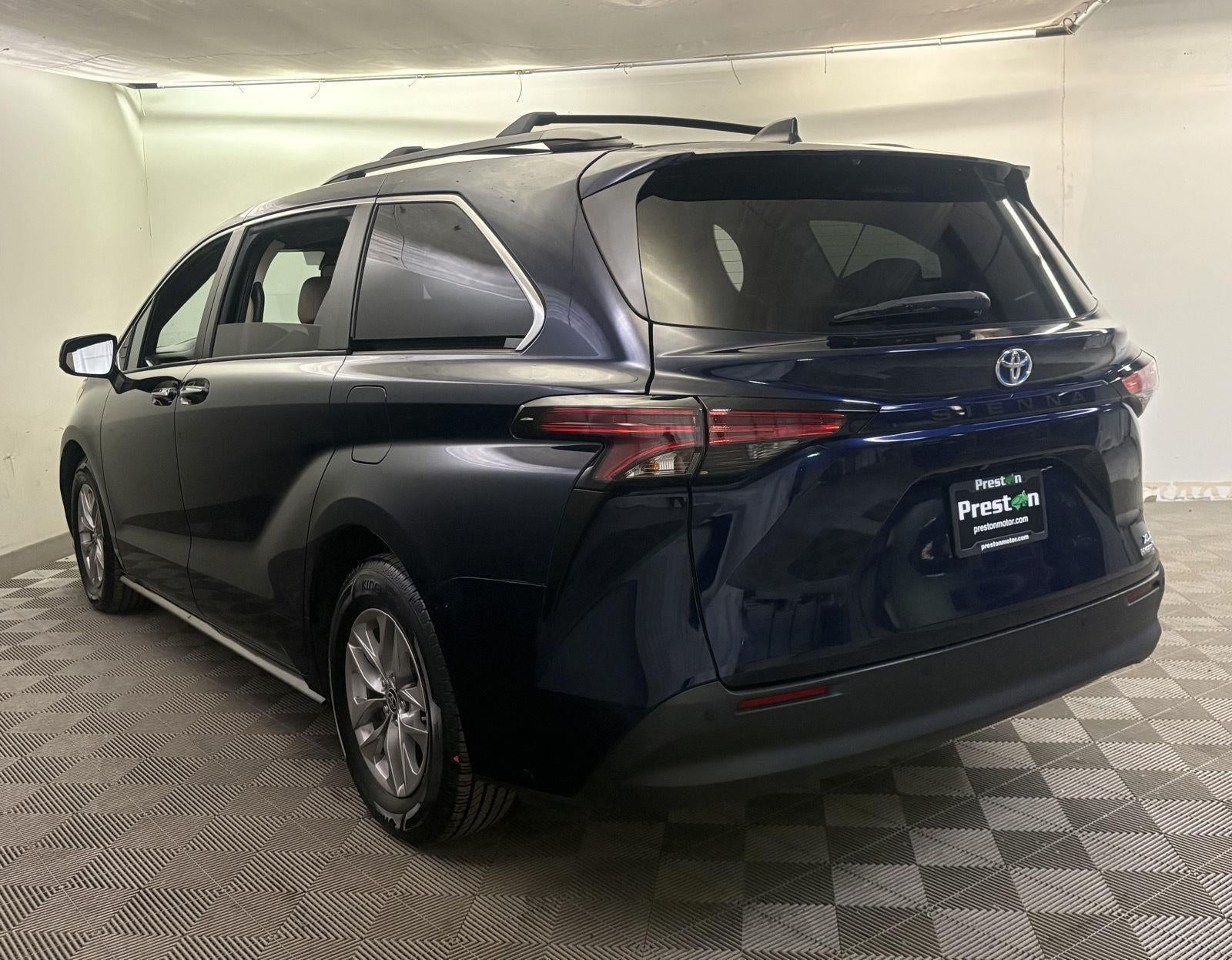 2022 Toyota SIENNA XLE XLE 8-Passenger