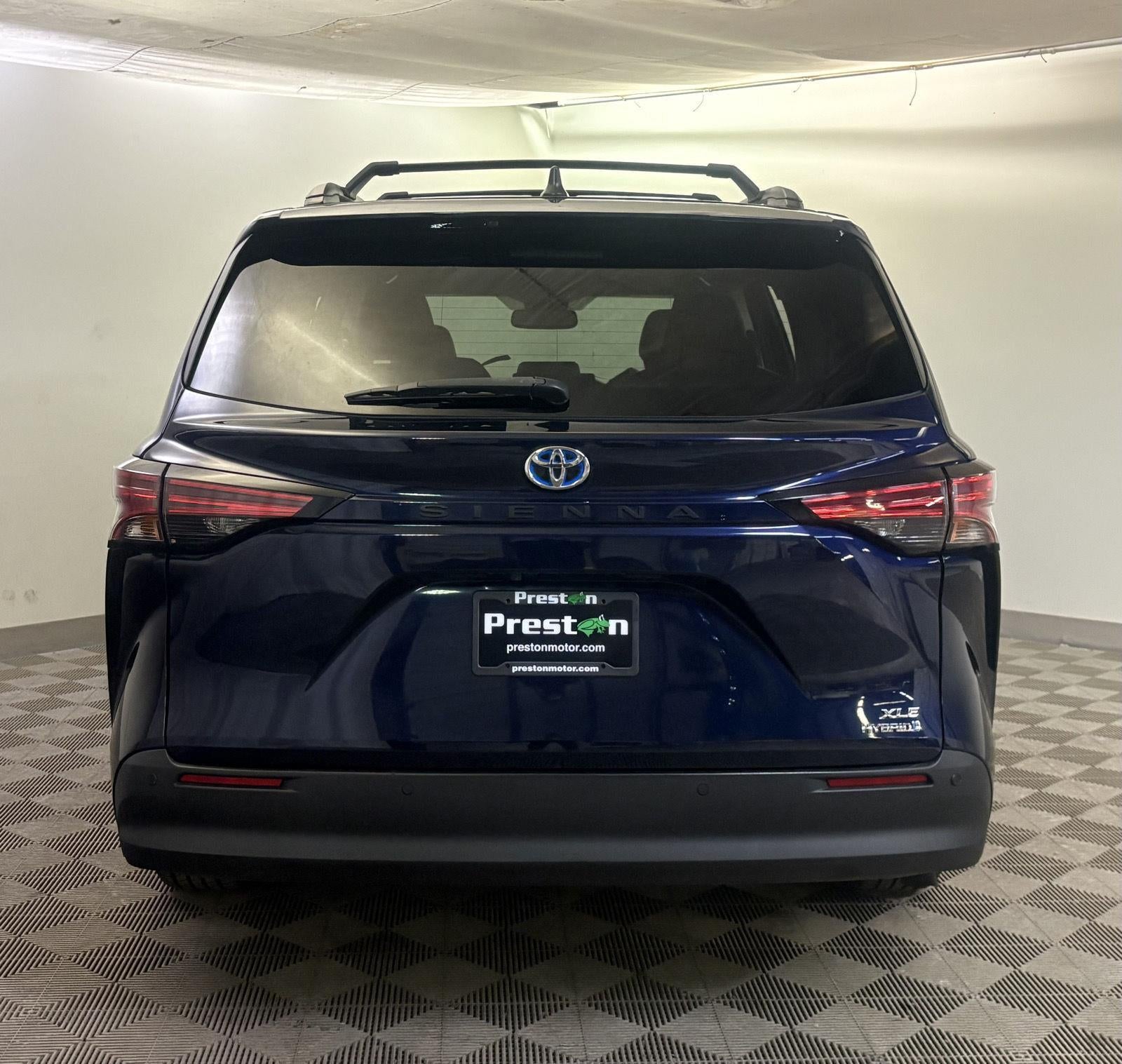 2022 Toyota SIENNA XLE XLE 8-Passenger