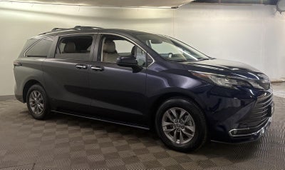 2022 Toyota SIENNA XLE XLE 8-Passenger