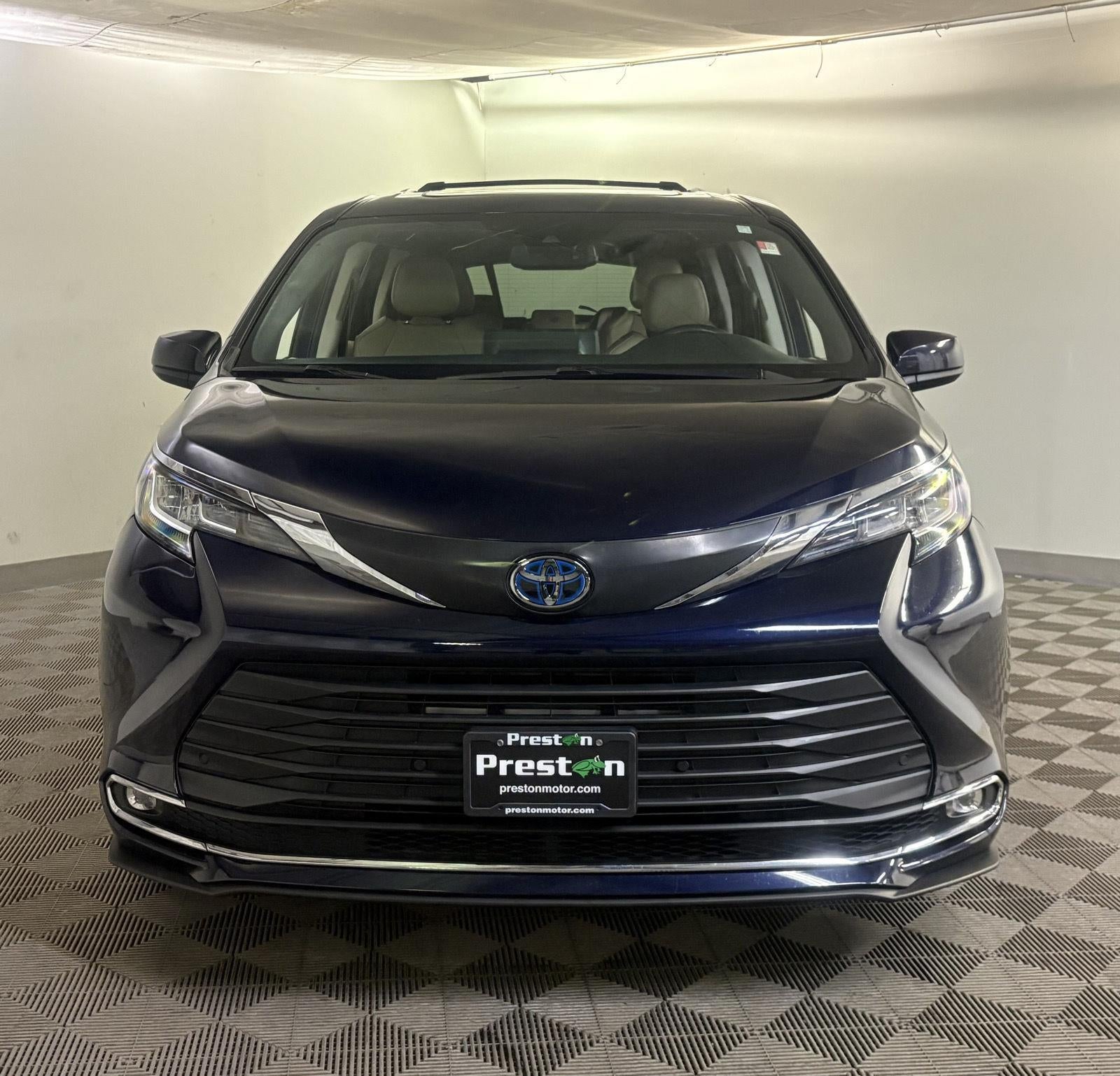 2022 Toyota SIENNA XLE XLE 8-Passenger