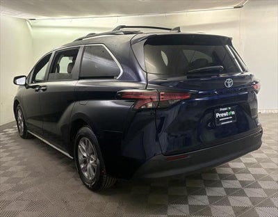 2022 Toyota SIENNA XLE XLE 8-Passenger