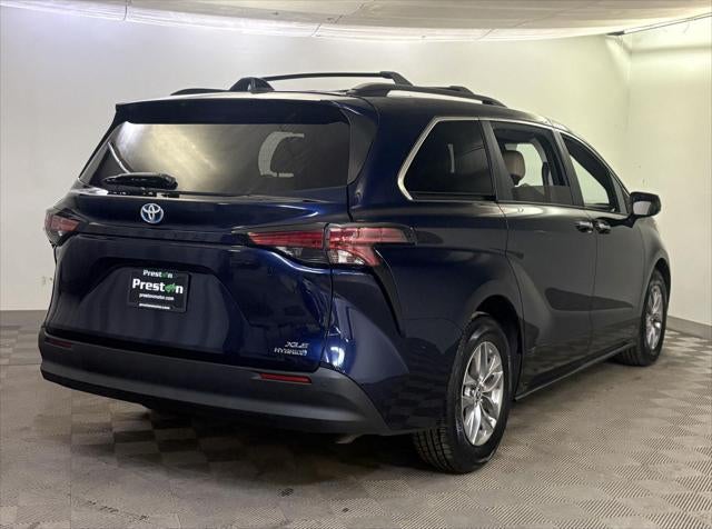 2022 Toyota SIENNA XLE XLE 8-Passenger