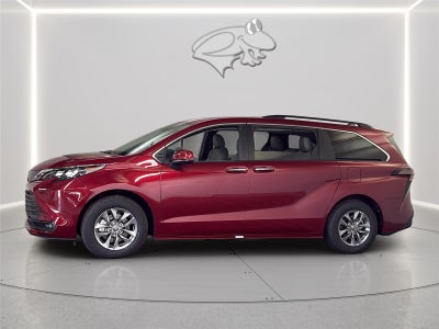 2026 Toyota Sienna XLE 8-Passenger