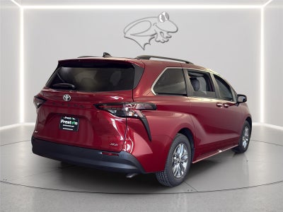 2026 Toyota Sienna XLE 8-Passenger