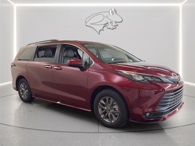 2026 Toyota Sienna XLE 8-Passenger