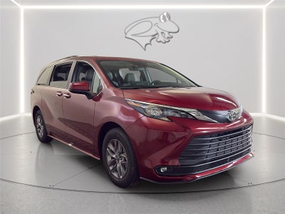 2026 Toyota Sienna XLE 8-Passenger