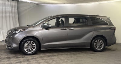 2024 Toyota SIENNA XLE XLE 8-Passenger