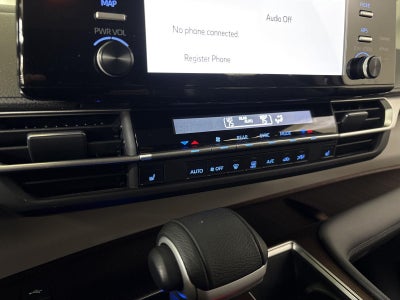 2024 Toyota SIENNA XLE XLE 8-Passenger