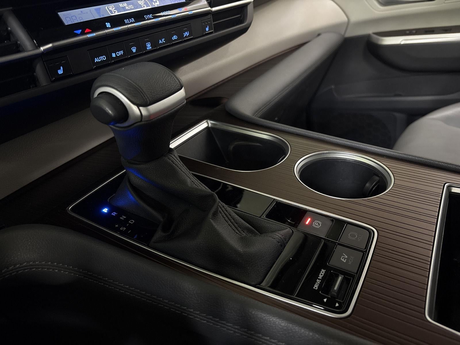 2024 Toyota SIENNA XLE XLE 8-Passenger