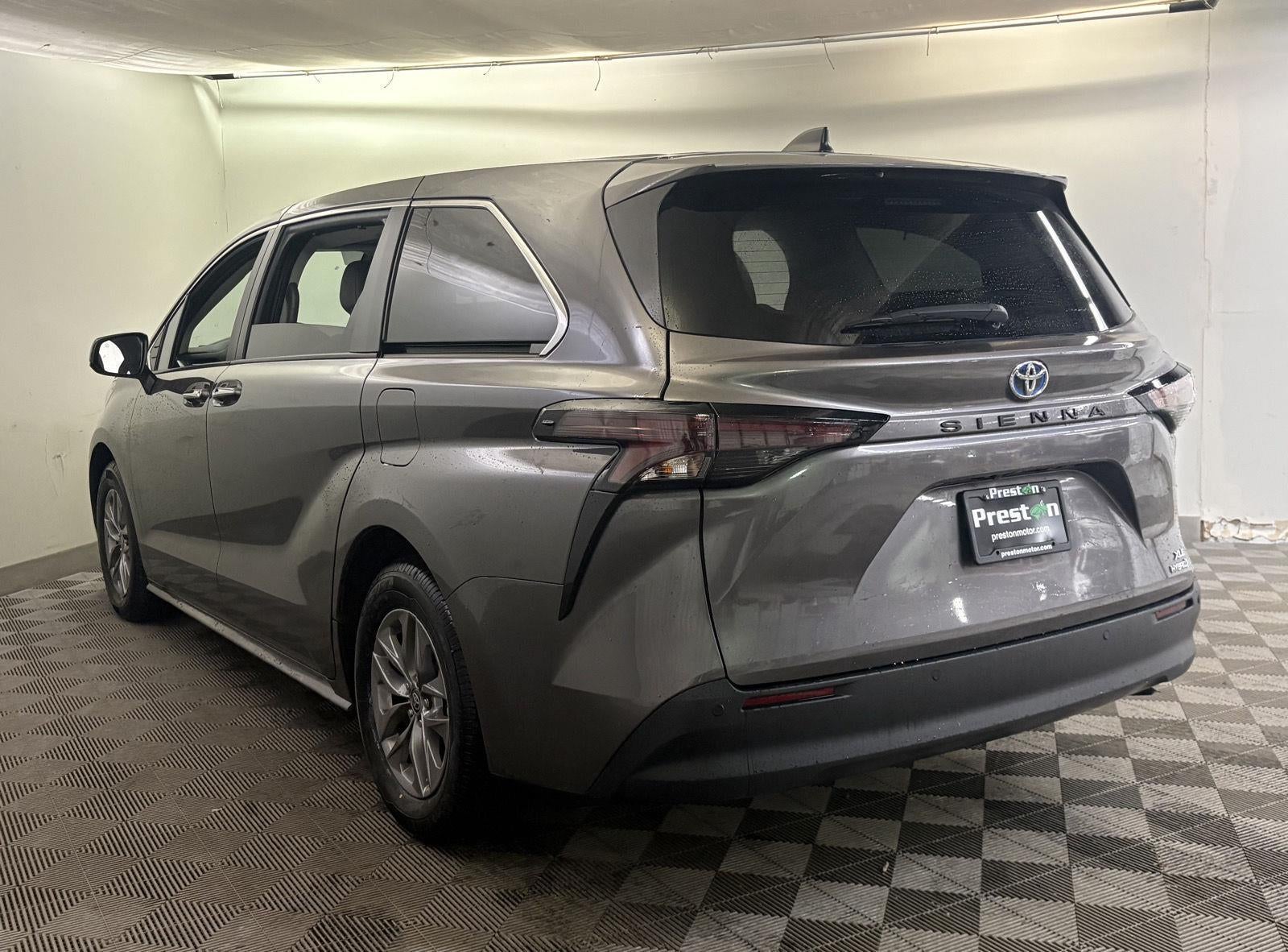 2024 Toyota SIENNA XLE XLE 8-Passenger