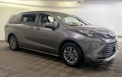2024 Toyota SIENNA XLE XLE 8-Passenger