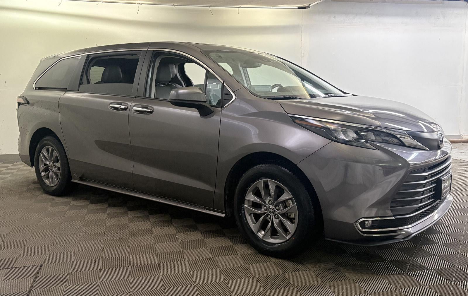 2024 Toyota SIENNA XLE XLE 8-Passenger