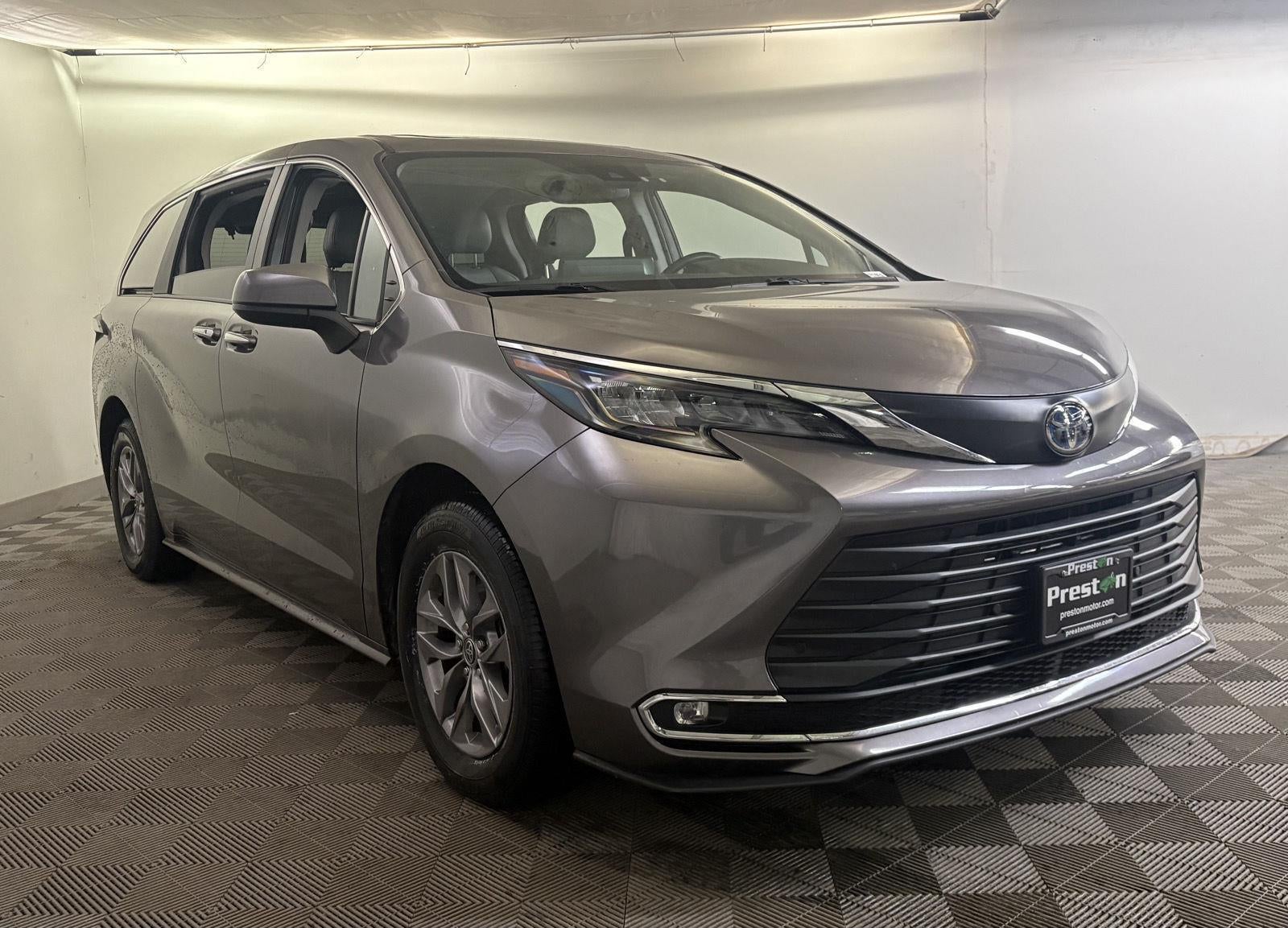 2024 Toyota SIENNA XLE XLE 8-Passenger