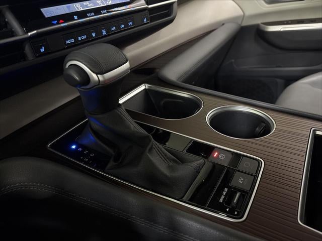 2024 Toyota SIENNA XLE XLE 8-Passenger