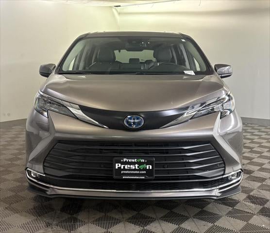 2024 Toyota SIENNA XLE XLE 8-Passenger