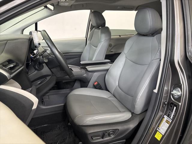 2024 Toyota SIENNA XLE XLE 8-Passenger