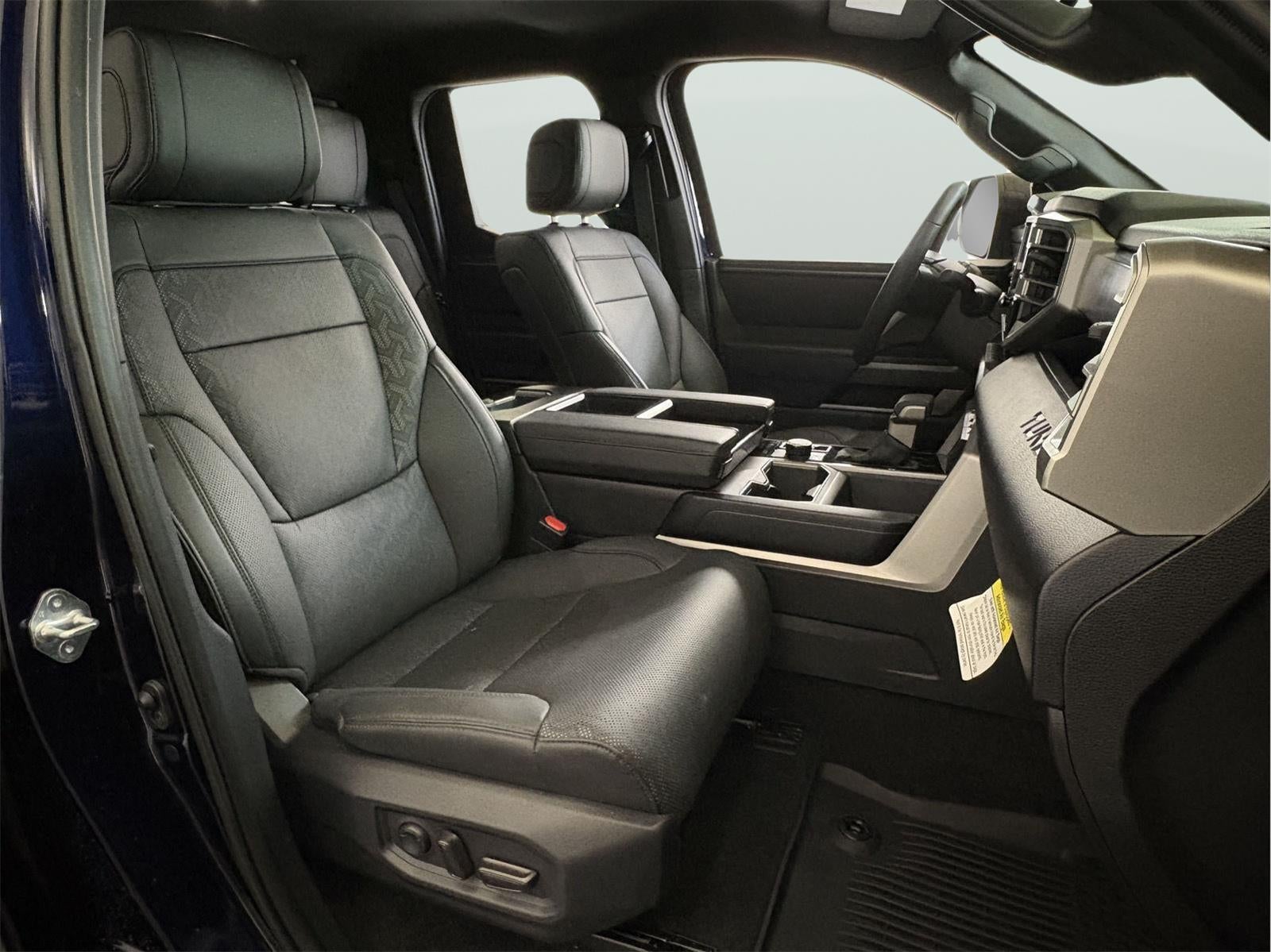 2025 Toyota TUNDRA 4X4 SR5