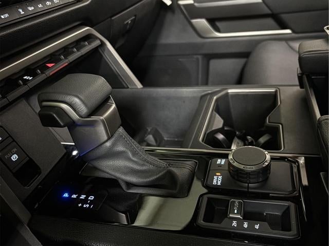2025 Toyota TUNDRA 4X4 SR5